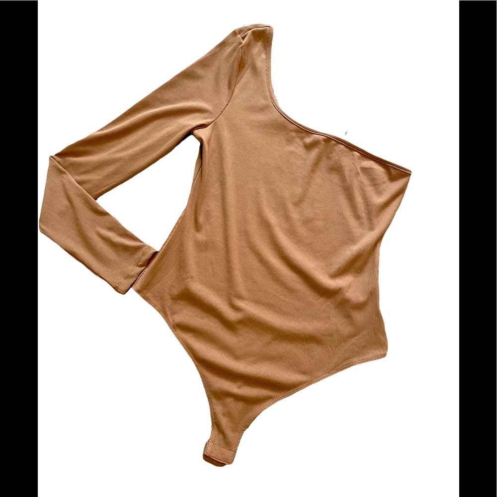 NWT Vici Long sleeve open shoulder ribbed bodysuit.